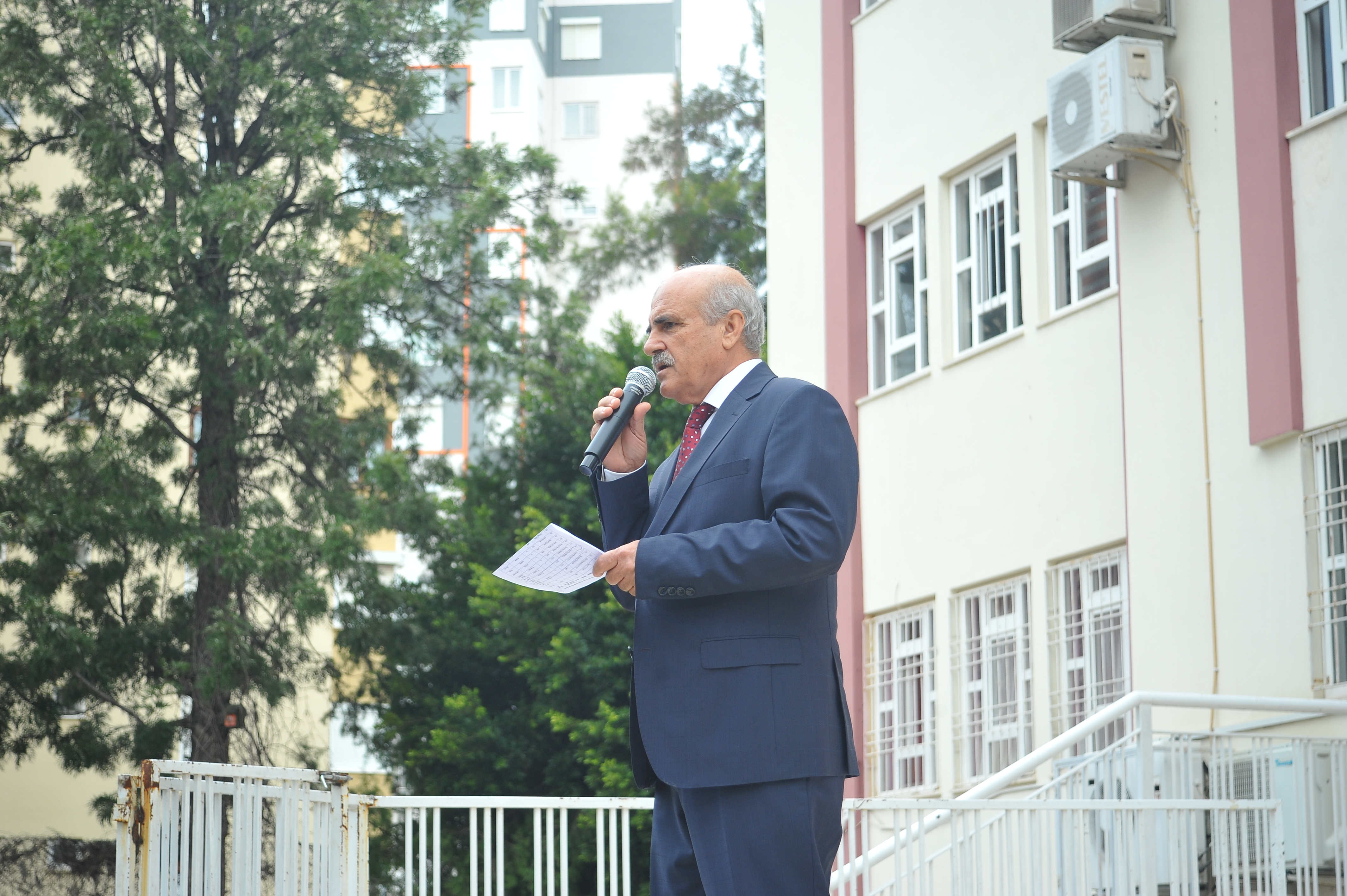 Okullarda yarıyıl tatili heyecanı, karneler alındı