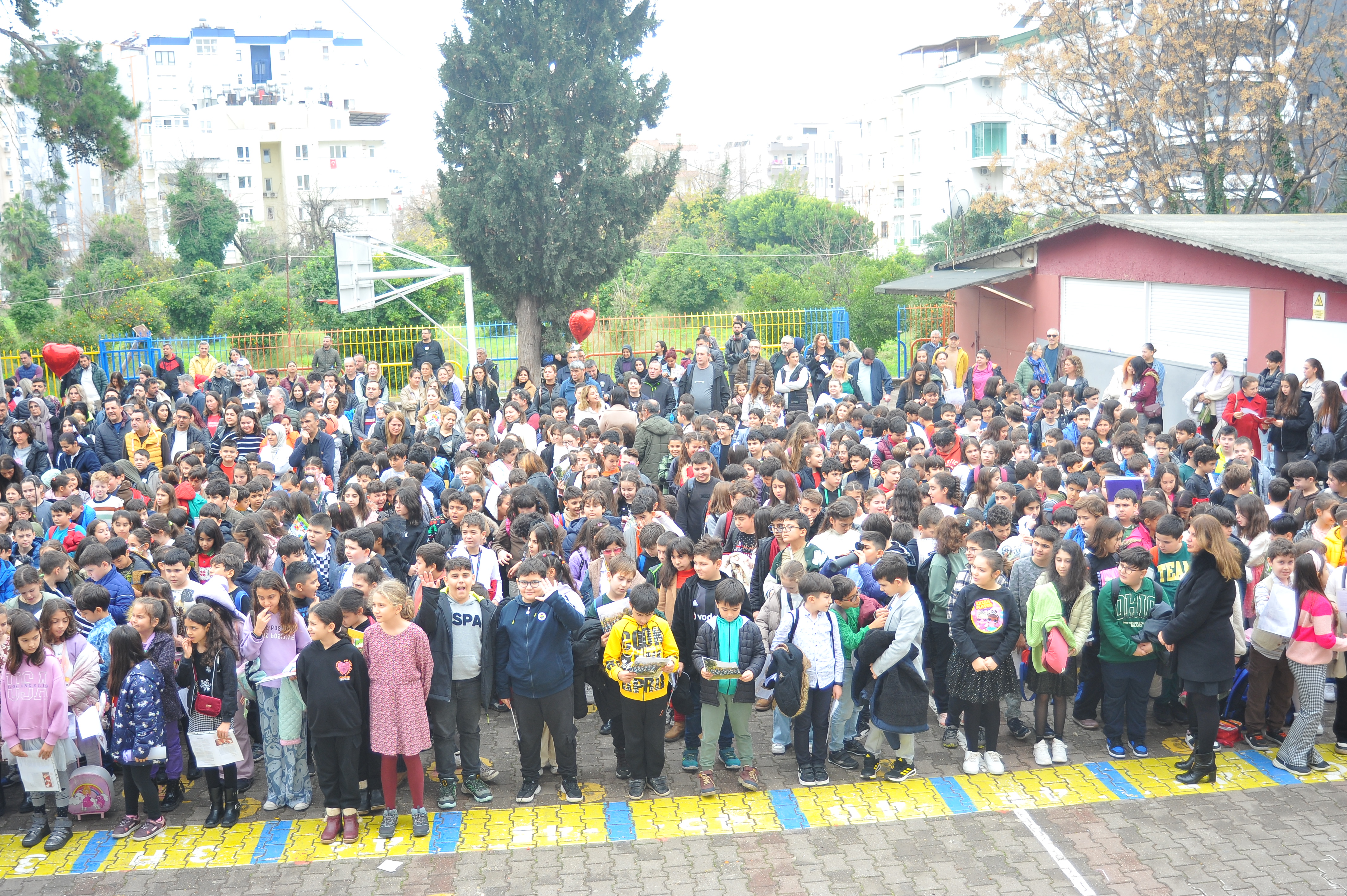 Okullarda yarıyıl tatili heyecanı, karneler alındı