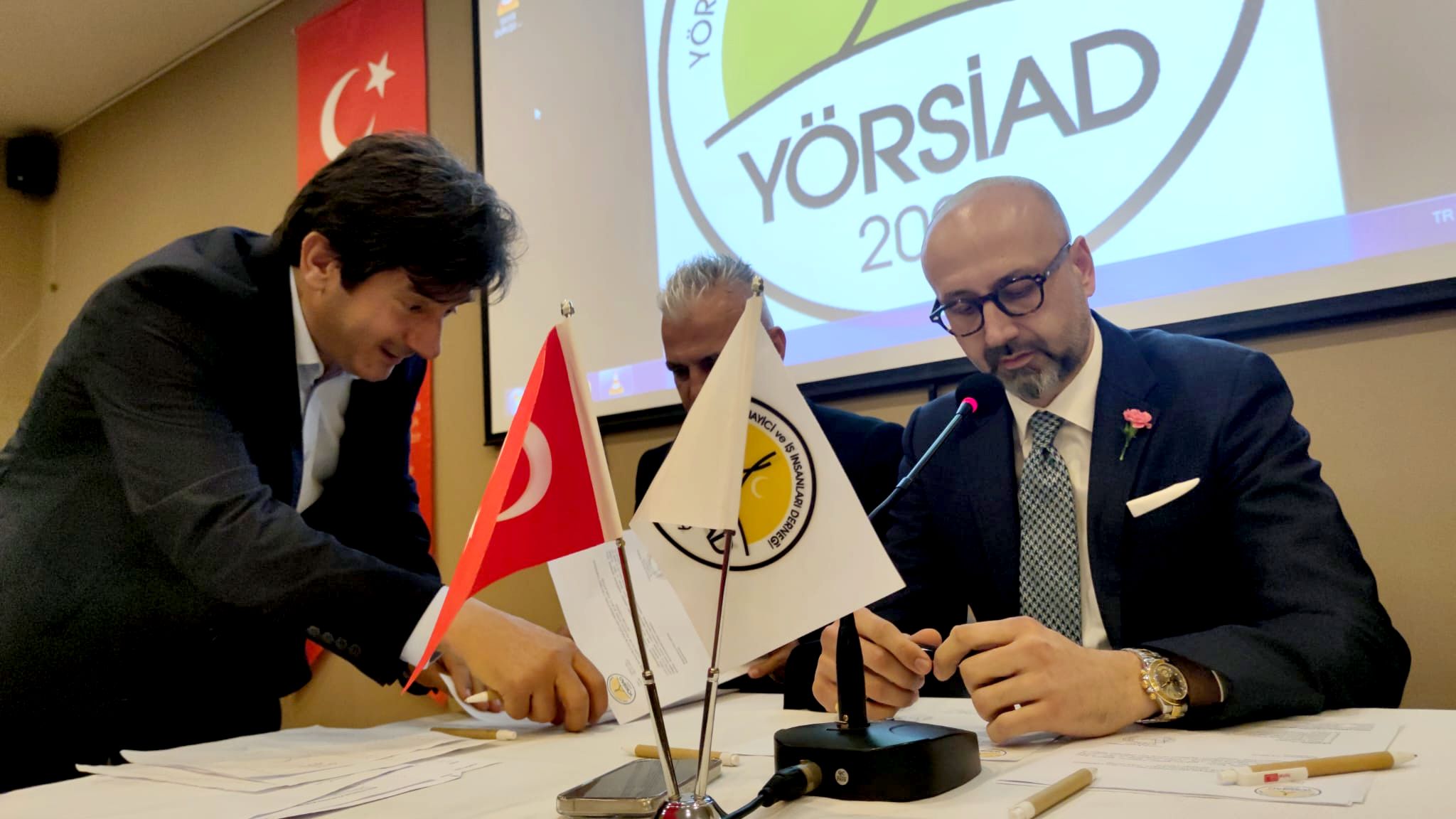 YÖRSİAD'da  yeni başkan Mustafa Alper Oral oldu