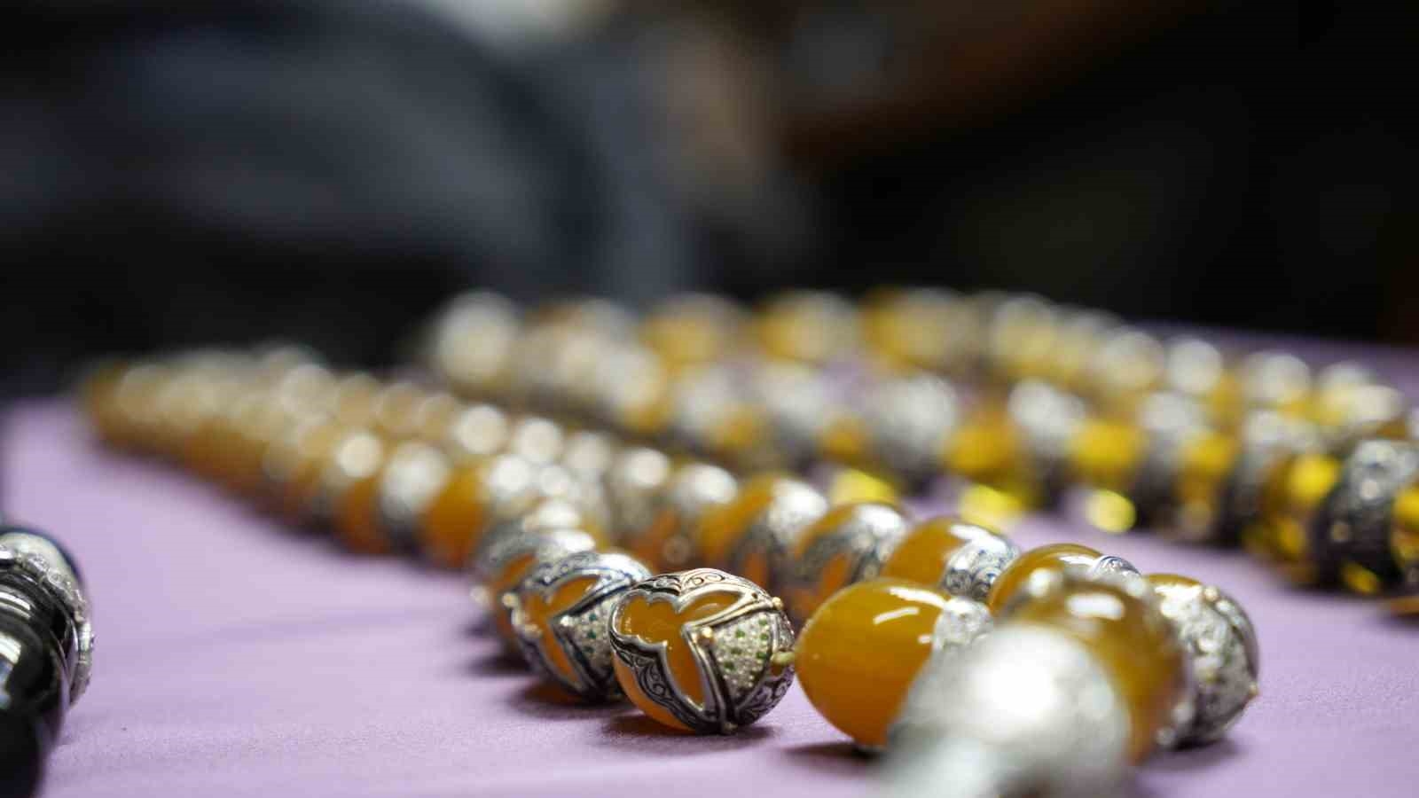 2.5 yılda, 6 milyon liralık 4 tesbih tasarladı