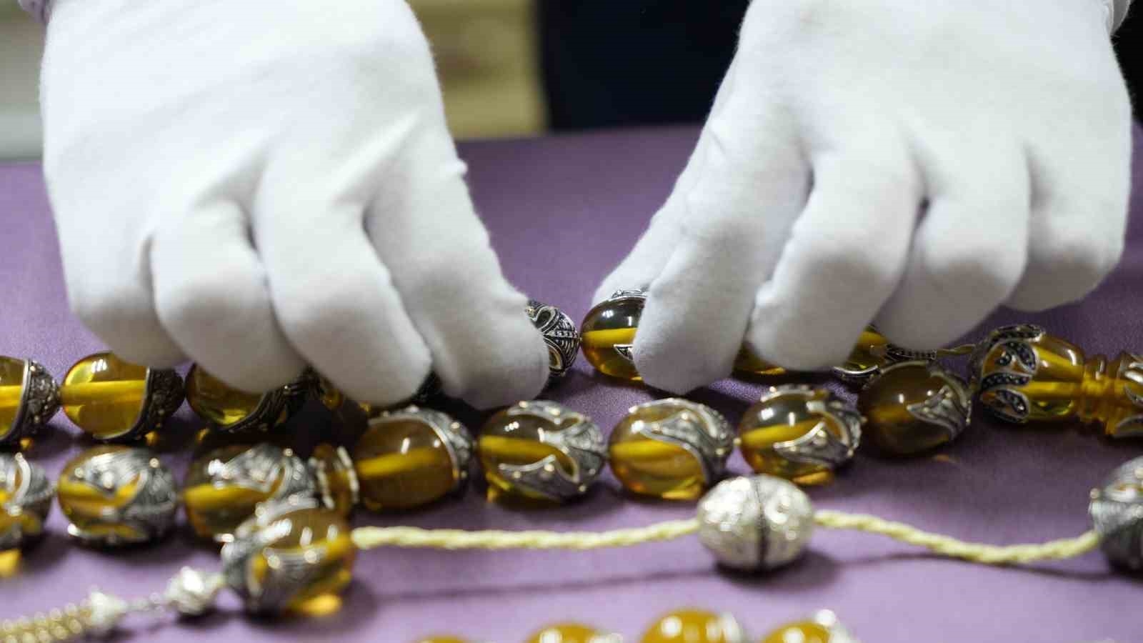 2.5 yılda, 6 milyon liralık 4 tesbih tasarladı