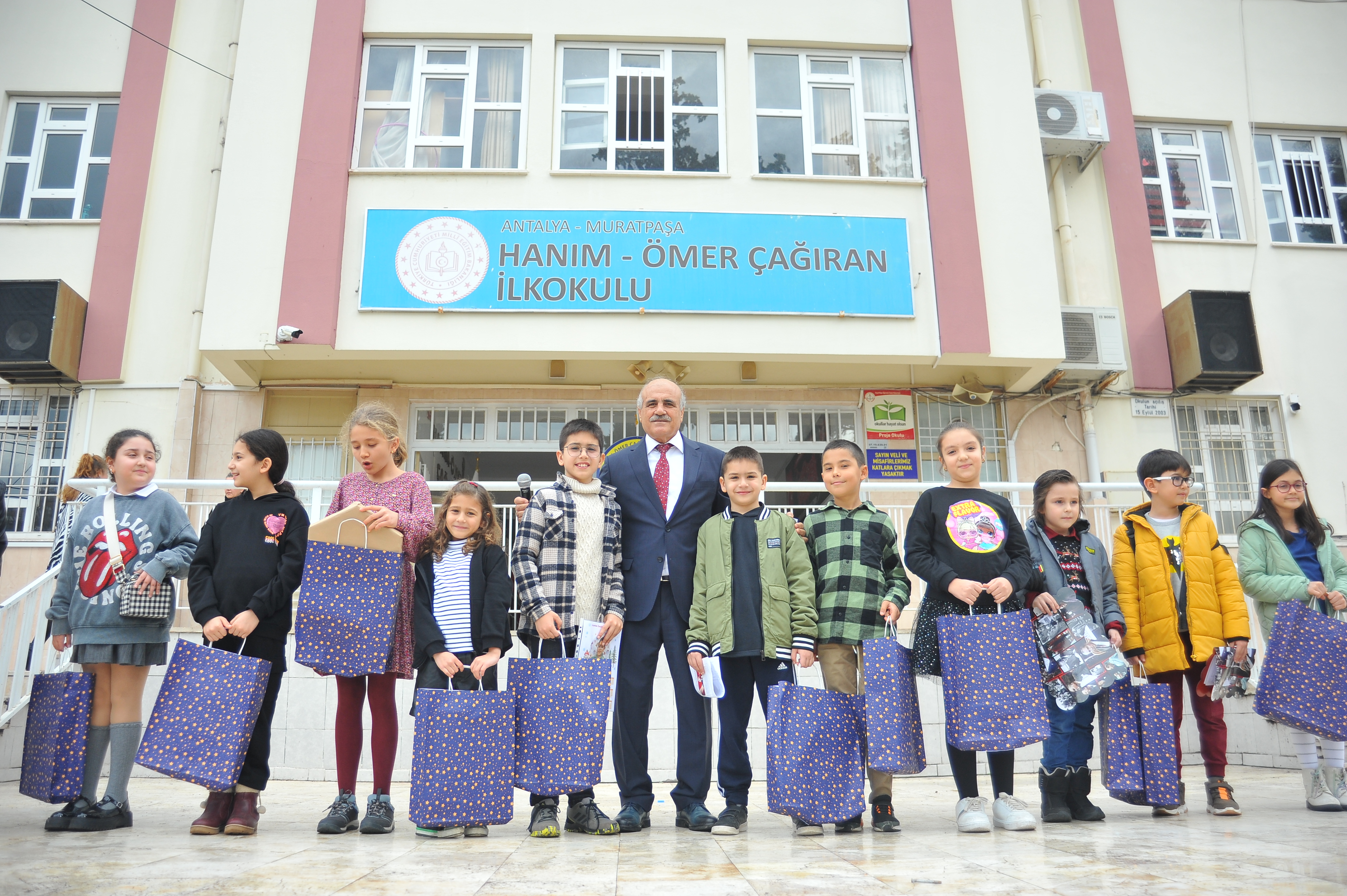 Okullarda yarıyıl tatili heyecanı, karneler alındı