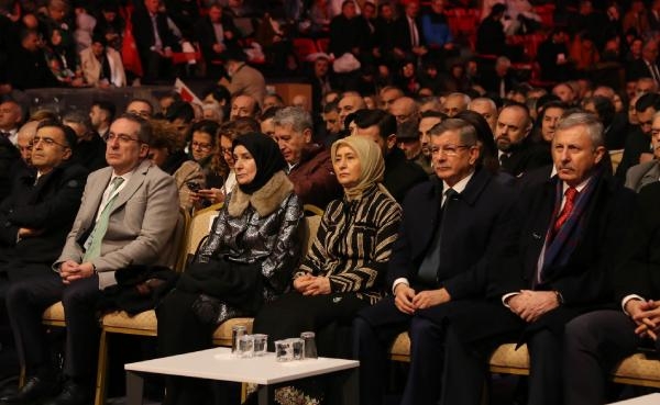 Ahmet Davutoğlu, yeniden genel başkanlığa seçildi