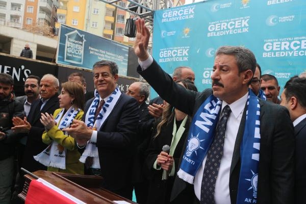 AK Parti Şırnak Belediye Başkan Adayı Yarka'ya meşaleli karşılama