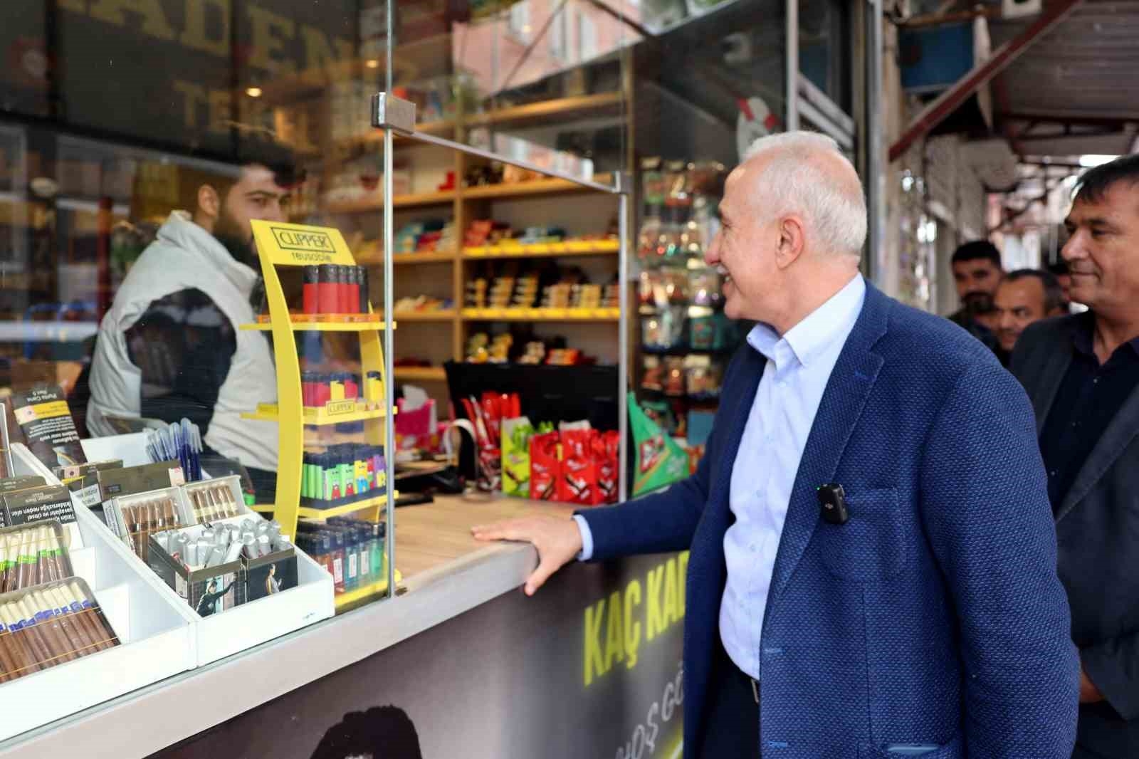 Akdeniz'de kaldırımlar yenileniyor
