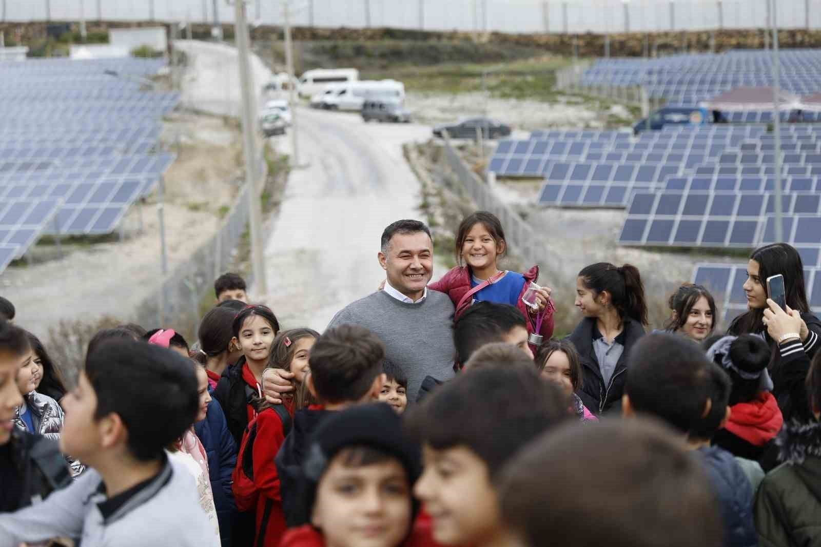 Alanya Belediyesi Güneş Enerji Santrali öğrencileri ağırladı