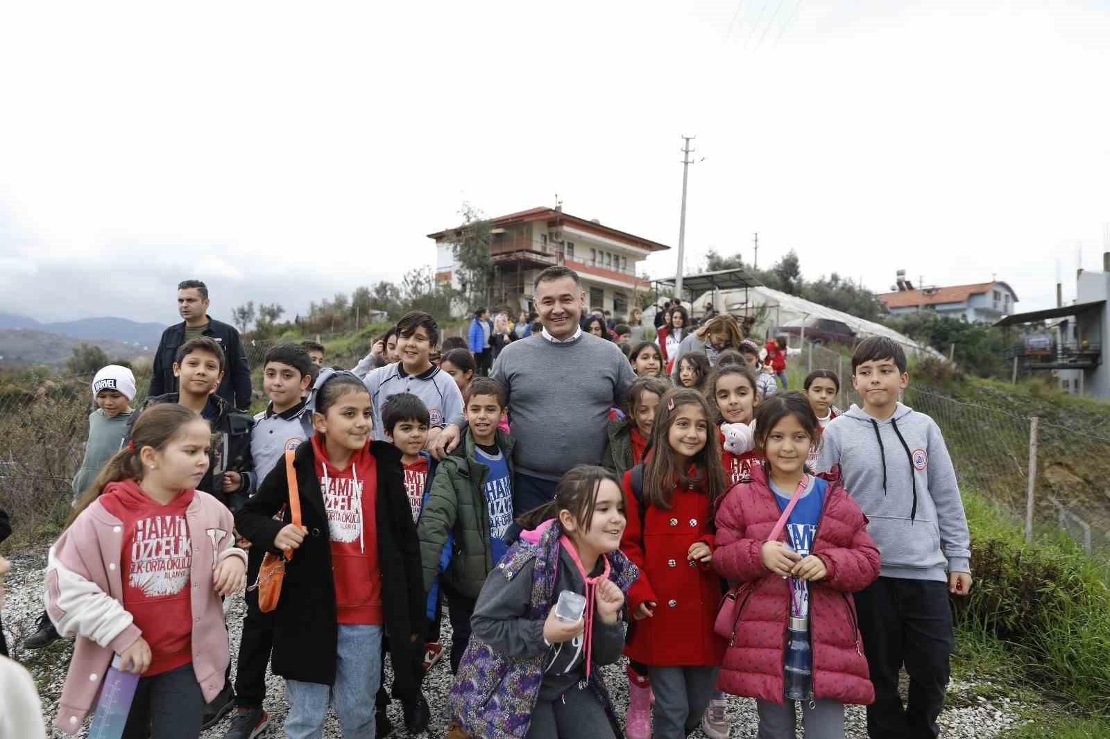 Alanya Belediyesi Güneş Enerji Santrali öğrencileri ağırladı