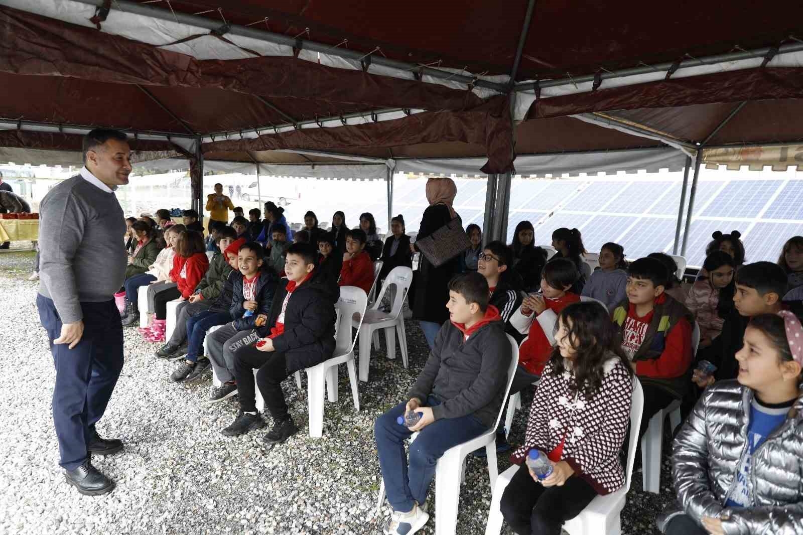 Alanya Belediyesi Güneş Enerji Santrali öğrencileri ağırladı