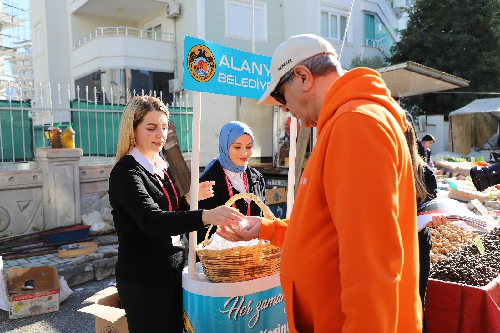 Alanya Belediyesi'nden kandil ikramı