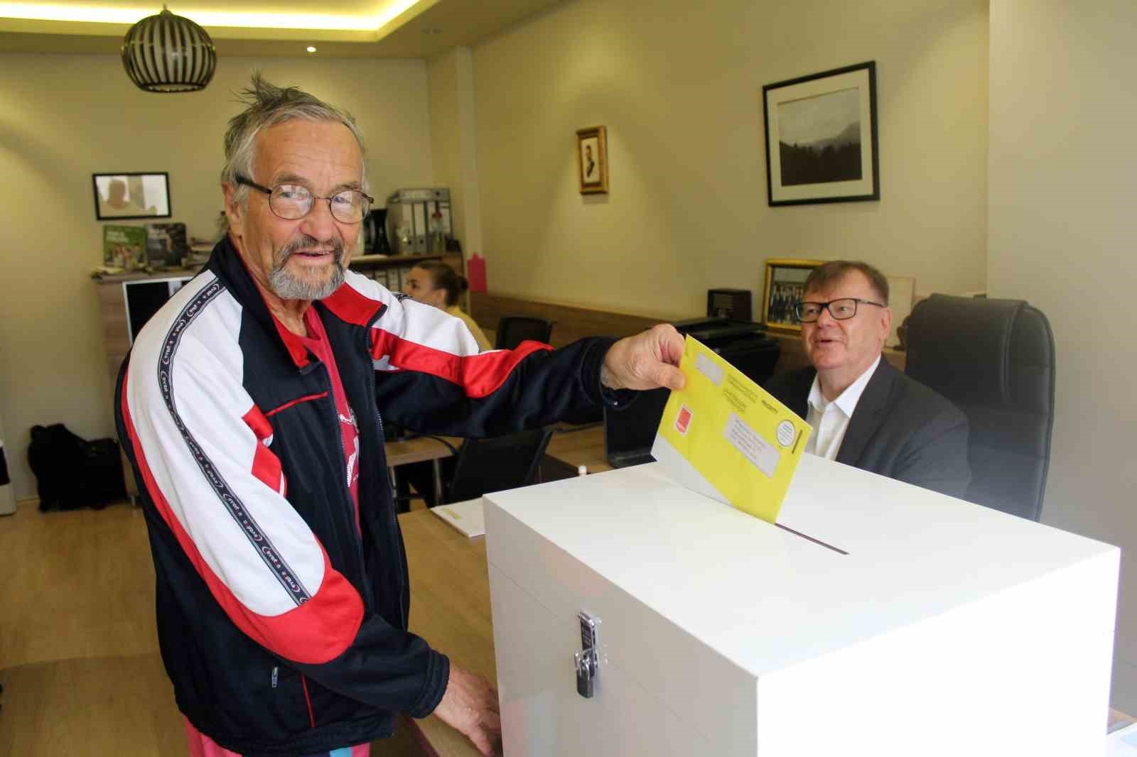 Alanya'da yaşayan Finlandiyalılar cumhurbaşkanlığı seçimi için sandık başında