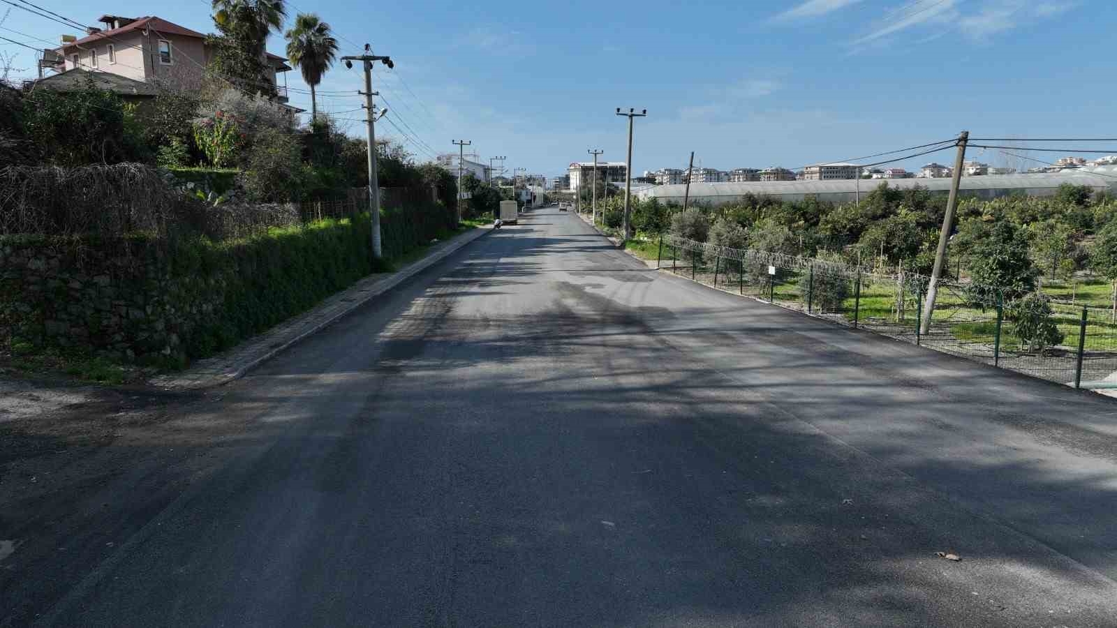 Alanya'nın doğu mahallelerinde asfalt yapımı devam ediyor