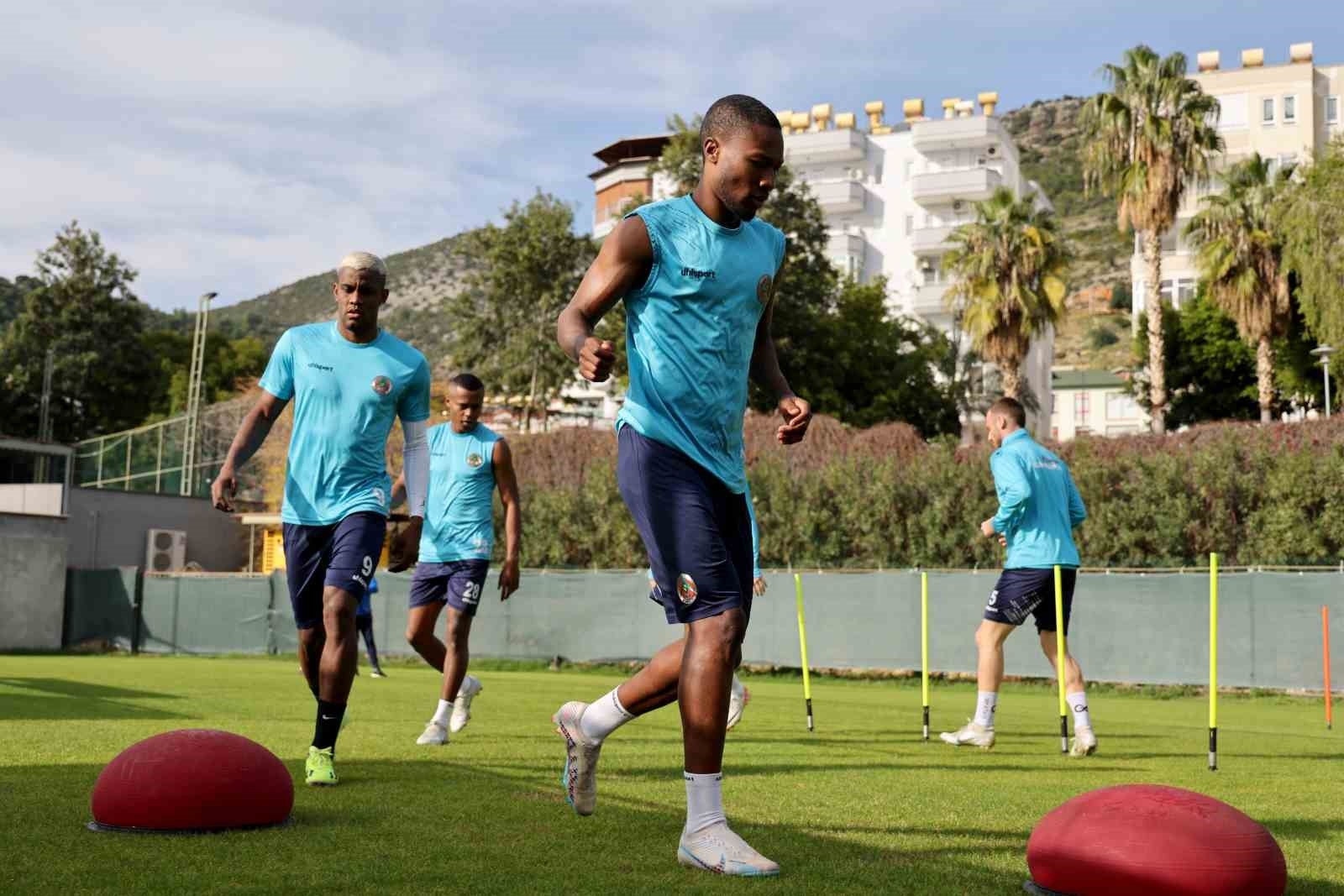 Alanyaspor, Hatayspor maçının hazırlıklarını tamamladı