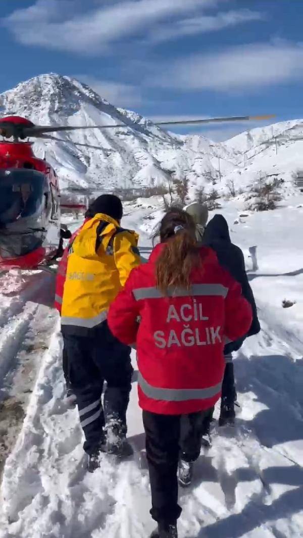 Ambulans helikopter, solunum sıkıntısı yaşayan çocuk için havalandı