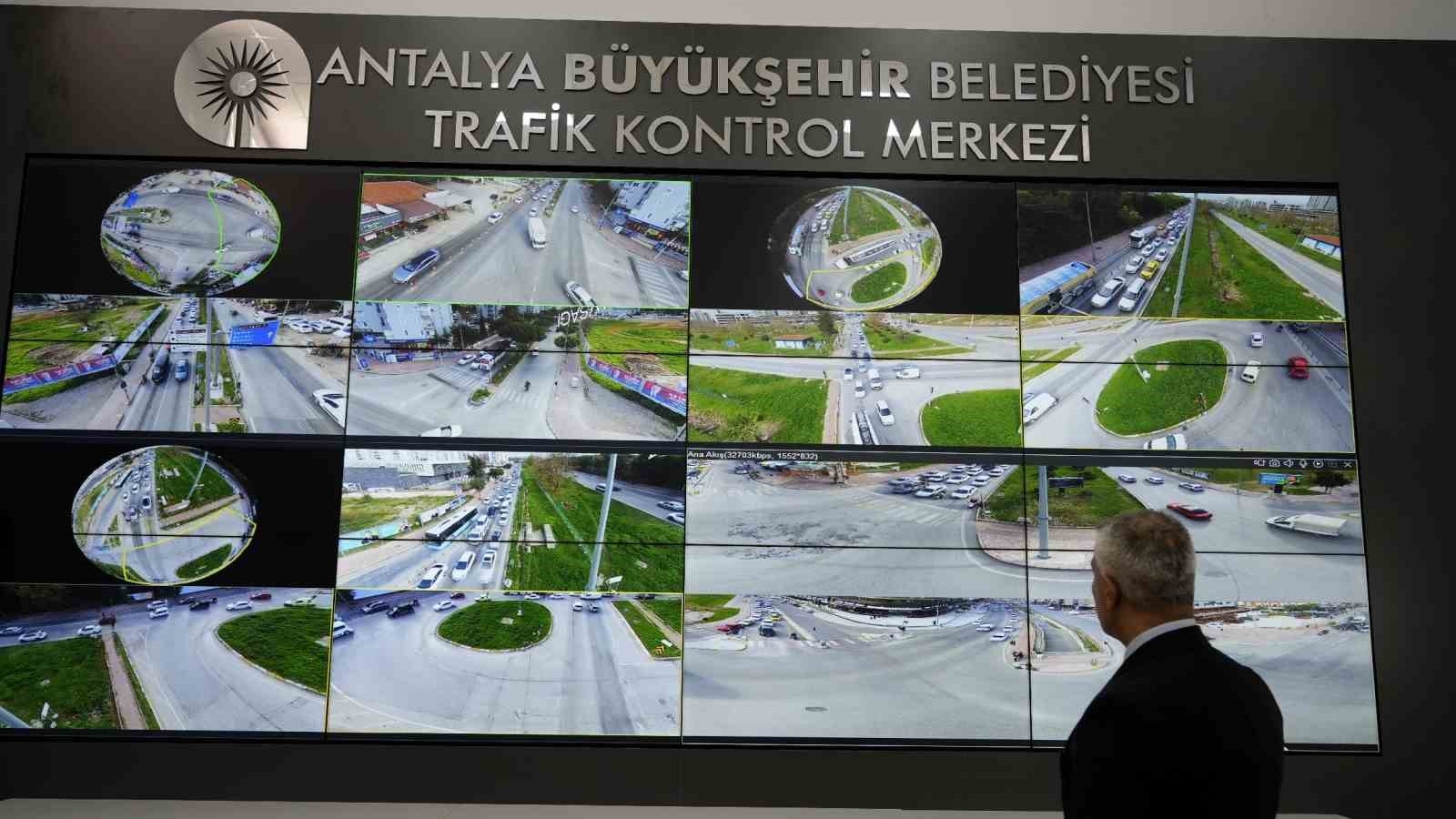 Antalya'da durmadan ya da tek ışıkta geçiş dönemi başlıyor