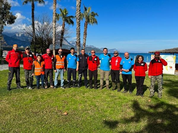 Antalya'da kayıp Rus turisti 39 kişilik ekip arıyor