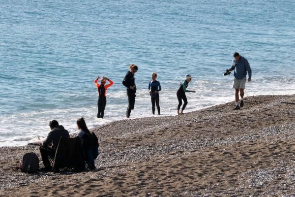 Antalya'da ocak ayı ortasında denize girdiler