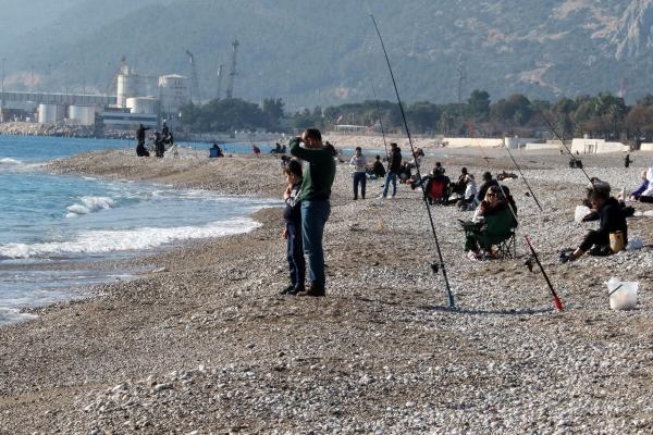 Antalya'da ocak ayı ortasında denize girdiler