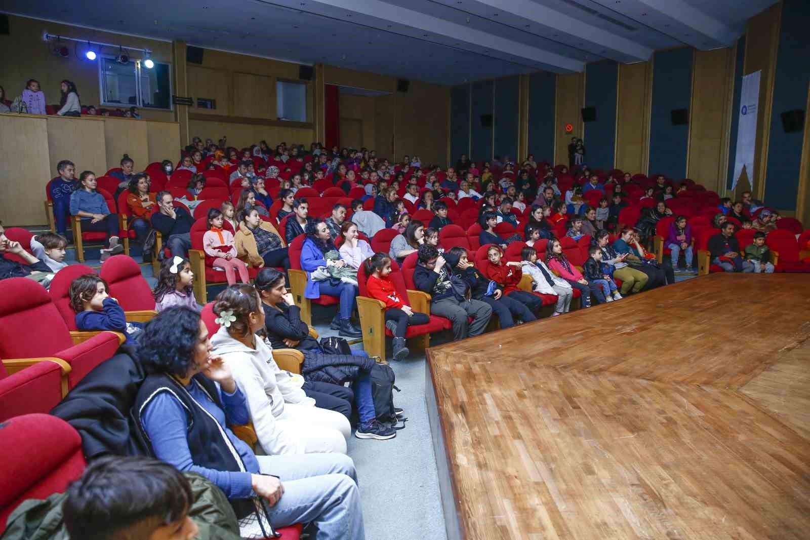 Antalya'da tiyatro rüzgarı