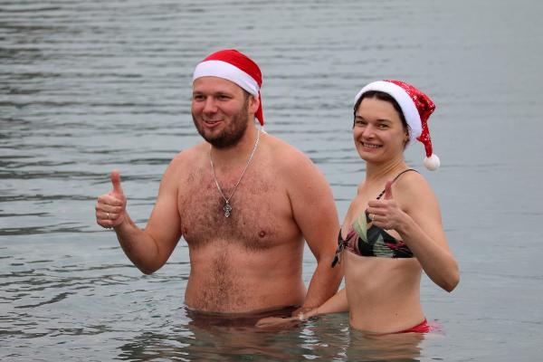 Antalya'da yeni yılın ilk gününde denize girdiler