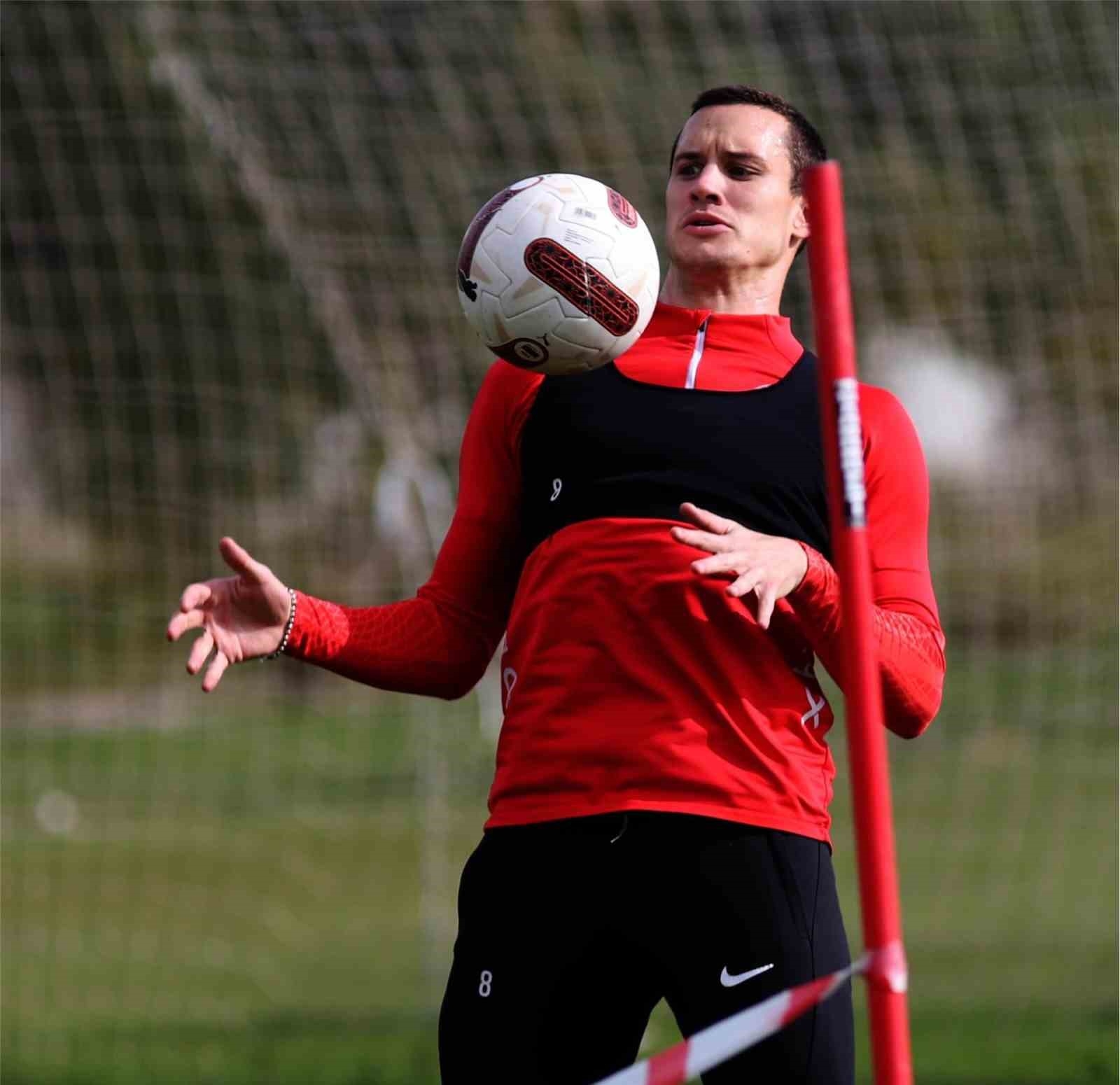 Antalyaspor'da hedef kupada turu geçmek