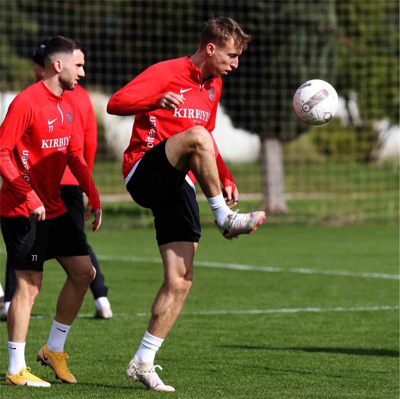 Antalyaspor'da hedef kupada turu geçmek