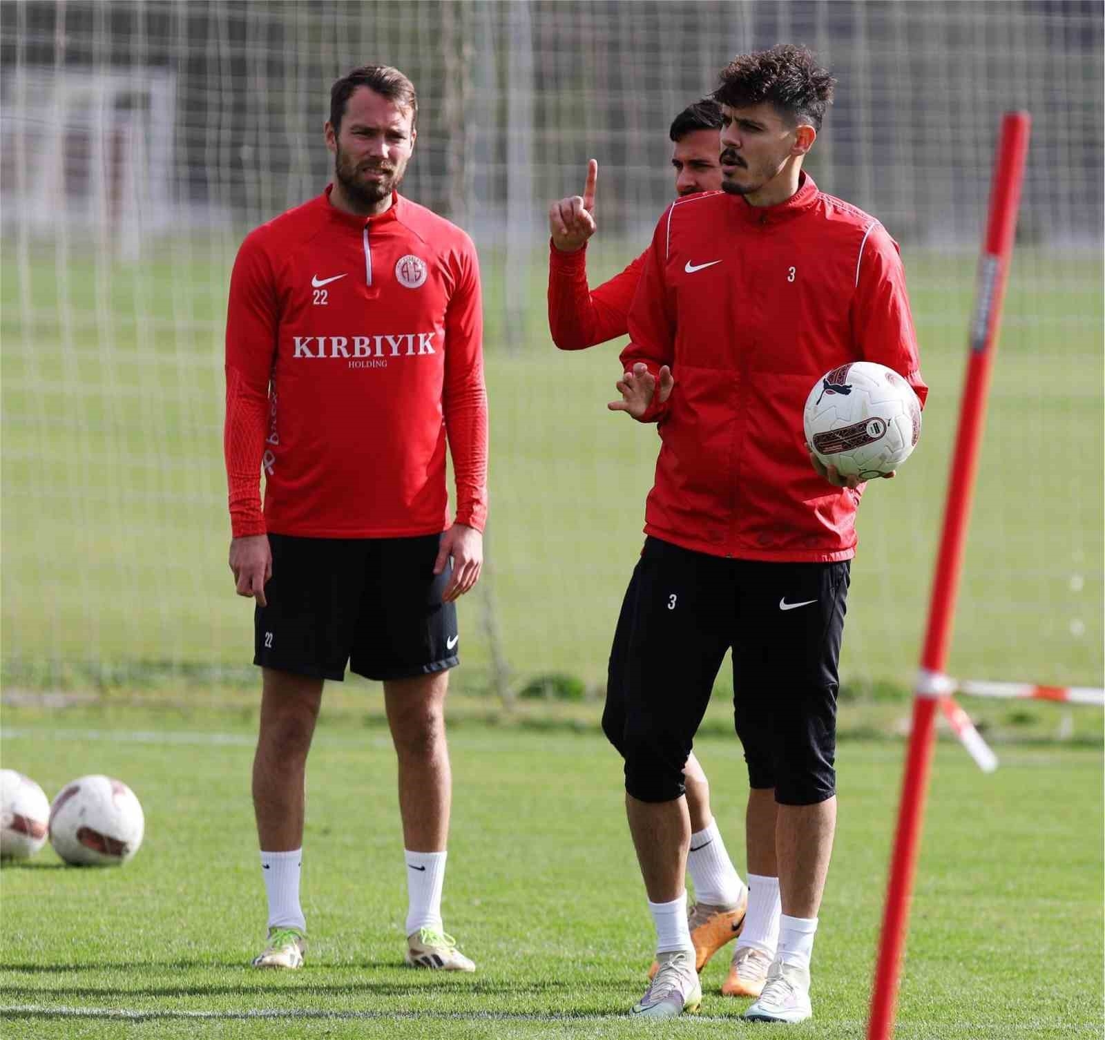 Antalyaspor'da hedef kupada turu geçmek