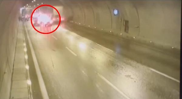 Aydın'da tünel içerisindeki zincirleme kaza kameralara yansıdı: 2 yaralı