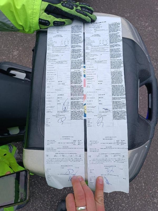 Aynı şeritte yan yana giden 2 motosikletliye 2 bin 886'şar lira ceza