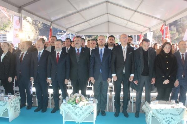 Bakan Tekin: Birçok çocuğumuz meslek liselerinden istihdam garantili mezun oluyor