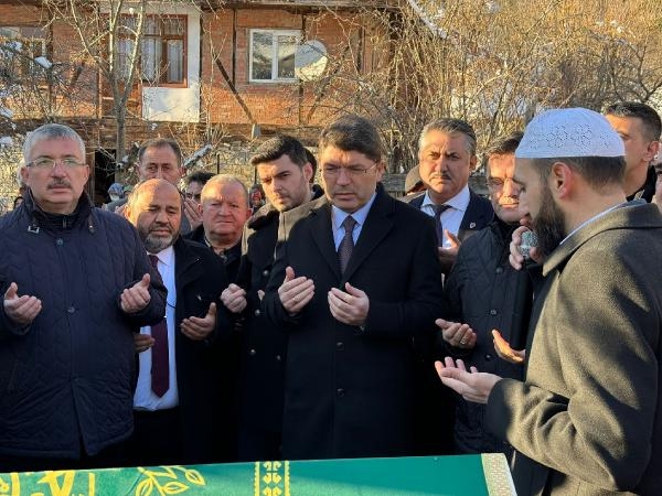 Bakan Tunç, Bartın'da eniştesinin cenazesine katıldı