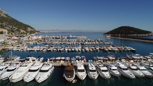 Balıkçı barınağında kışlamaya 'işgalci tekne' engeli