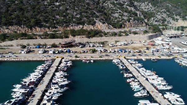 Balıkçı barınağında kışlamaya 'işgalci tekne' engeli