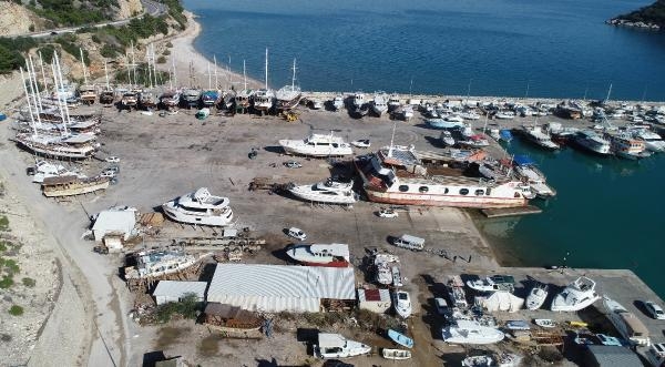 Balıkçı barınağında kışlamaya 'işgalci tekne' engeli
