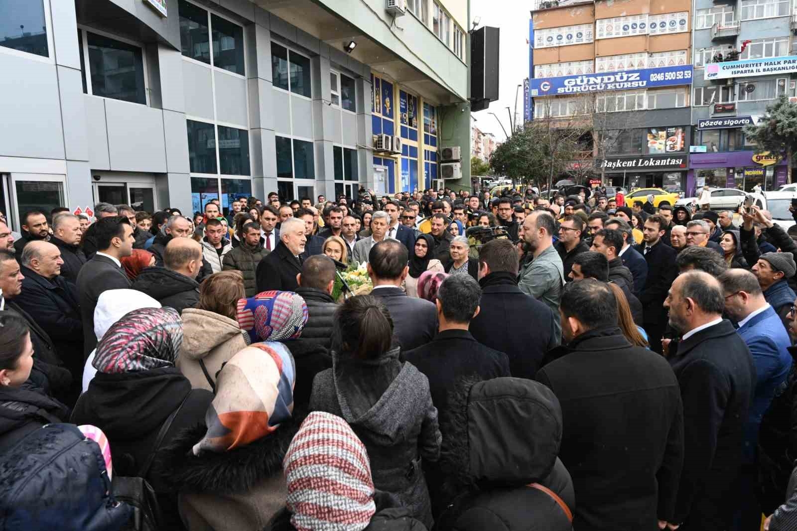 Başkan Başdeğirmen mesai arkadaşlarının sevgi seliyle karşılandı