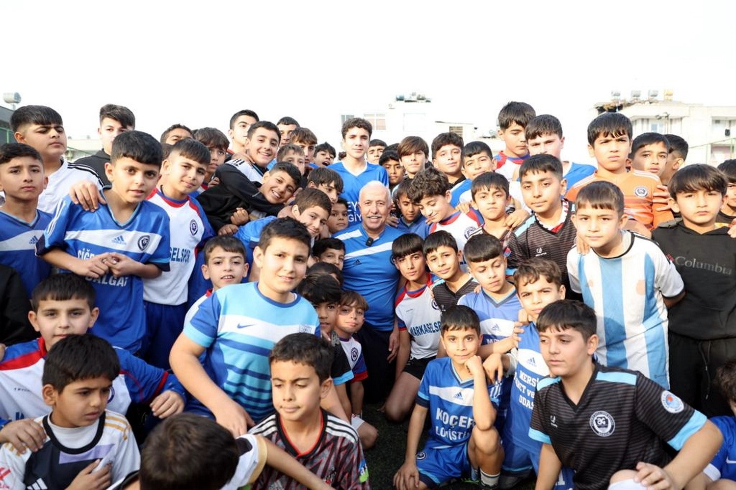 Başkan Gültak çocuklarla idman yaptı