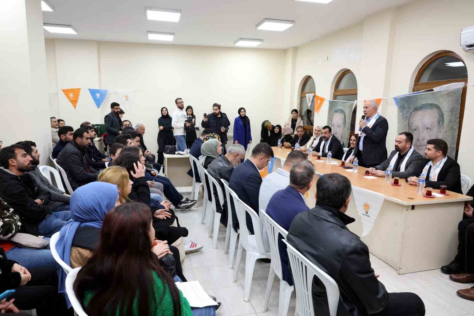 Başkan Gültak, gençlerle bir araya geldi