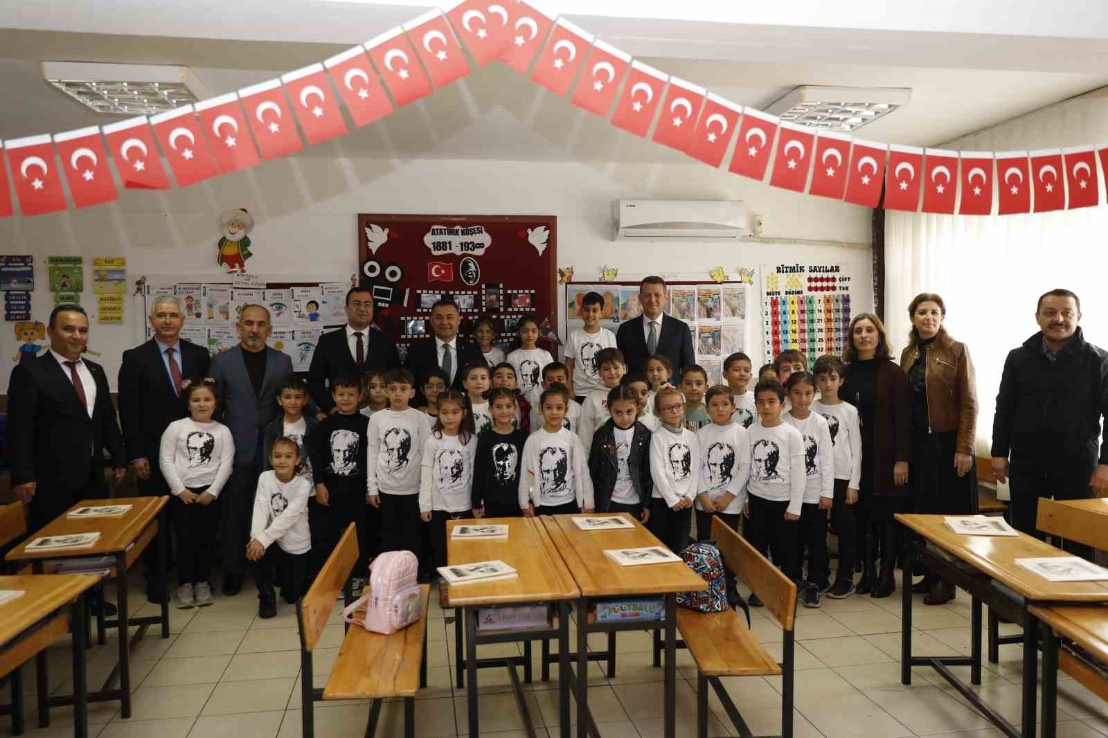 Başkan Yücel çocukların karne heyecanına ortak oldu
