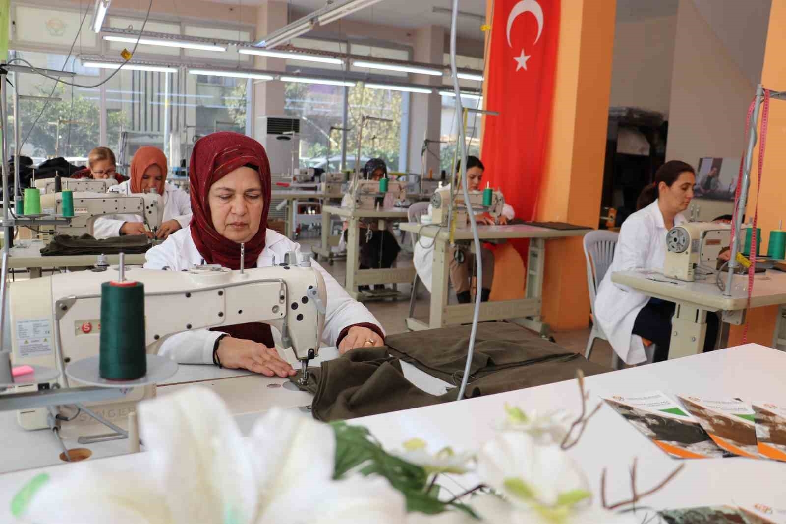 Belediye personelinin iş kıyafeti TORTEK'te üretiliyor