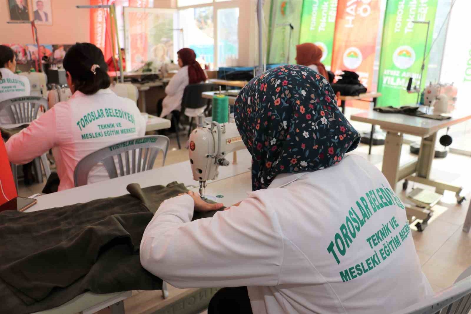 Belediye personelinin iş kıyafeti TORTEK'te üretiliyor
