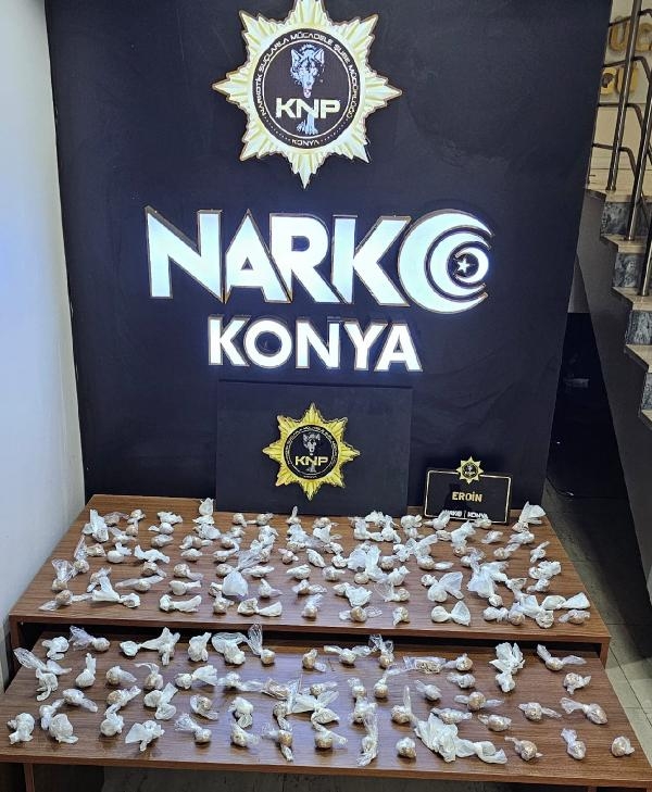Bez çantadan 1,5 kilo eroin çıktı