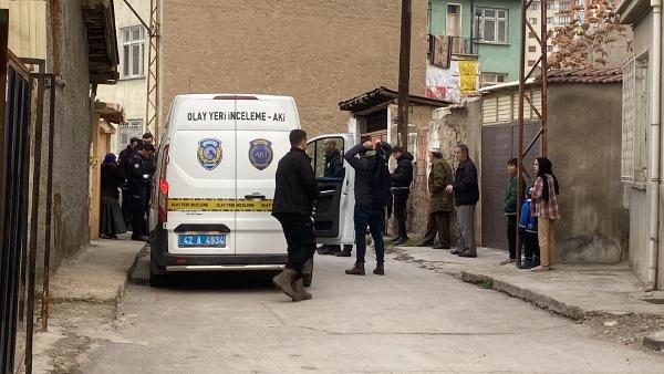 Birlikte yaşadığı kadının babasını, barışmalarına izin vermediği için öldürmüş