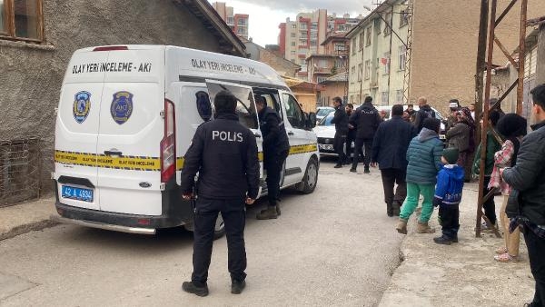 Birlikte yaşadığı kadının babasını, barışmalarına izin vermediği için öldürmüş