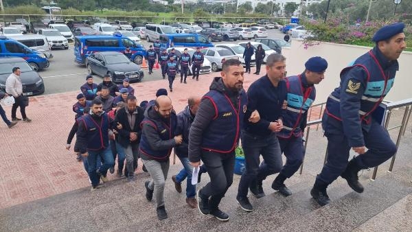 Bodrum'da 3 besicinin hayvanlarını gaspeden 7 şüpheli adliyede