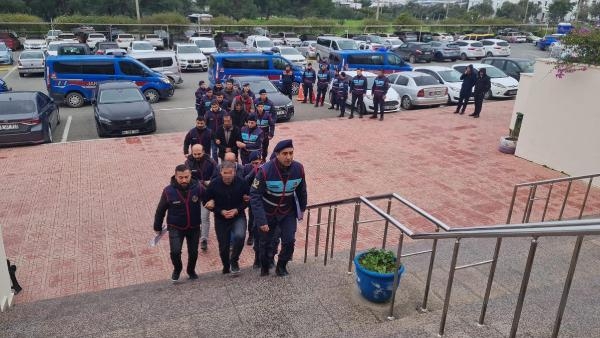 Bodrum'da 3 besicinin hayvanlarını gaspeden 7 şüpheli adliyede