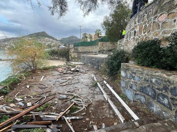 Bodrum'da halk plajı yapılacak sahili işgal eden yapılar kaldırıldı