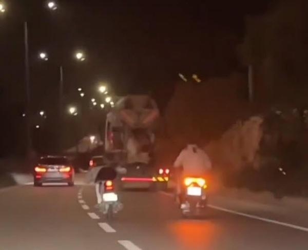 Bodrum'da motosikletlilerin tehlikeli yolculuğu kamerada