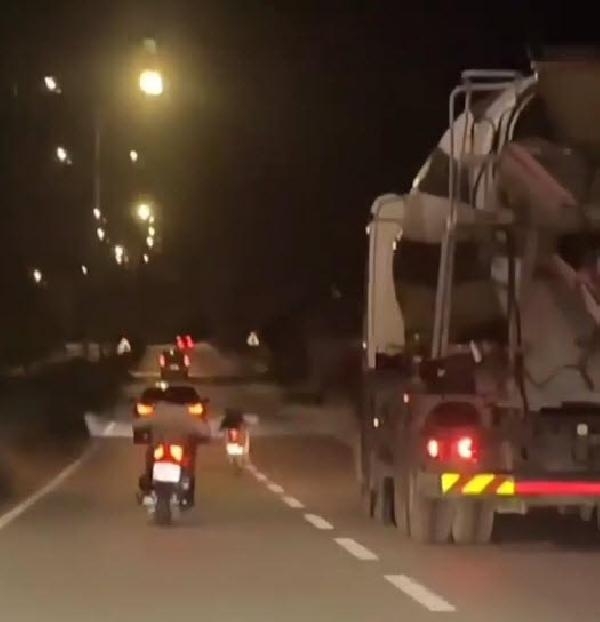 Bodrum'da motosikletlilerin tehlikeli yolculuğu kamerada