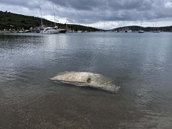 Bodrum'da sağanak sonrası sahiller çöple doldu