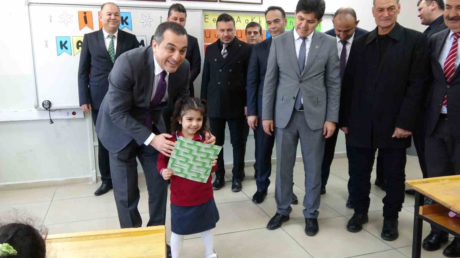 Burdur'da 43 bin 41 öğrenci karne sevinci yaşadı