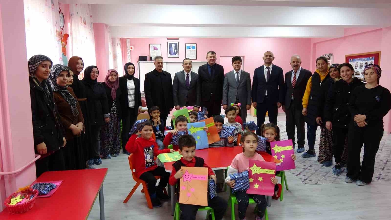 Burdur'da 43 bin 41 öğrenci karne sevinci yaşadı